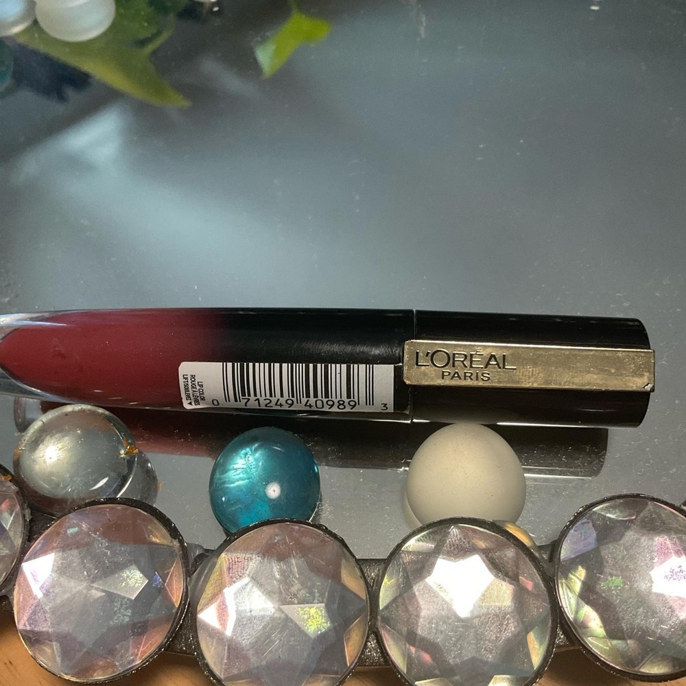 L'Oreal Paris Infallible Pro-Matte Gloss 302 Be Outstanding Liquid Lipstick Red